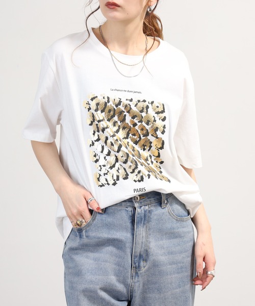 EGLANTINE(エグランティーヌ)の「EGLANTINE レオパード箔プリント半袖カットソー(Tシャツ/カットソー・レディース・カーキ/ブラック/オフホワイト・40)」の1枚目の写真