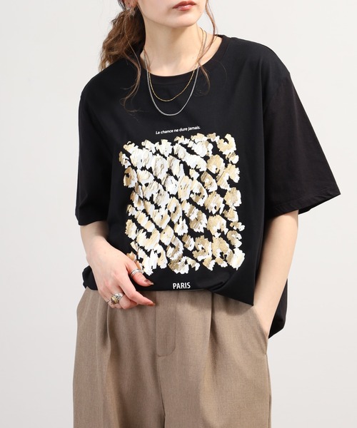 EGLANTINE(エグランティーヌ)の「EGLANTINE レオパード箔プリント半袖カットソー(Tシャツ/カットソー・レディース・カーキ/ブラック/オフホワイト・40)」の2枚目の写真