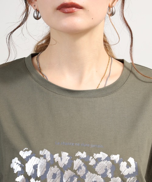 EGLANTINE(エグランティーヌ)の「EGLANTINE レオパード箔プリント半袖カットソー(Tシャツ/カットソー・レディース・カーキ/ブラック/オフホワイト・40)」の6枚目の写真