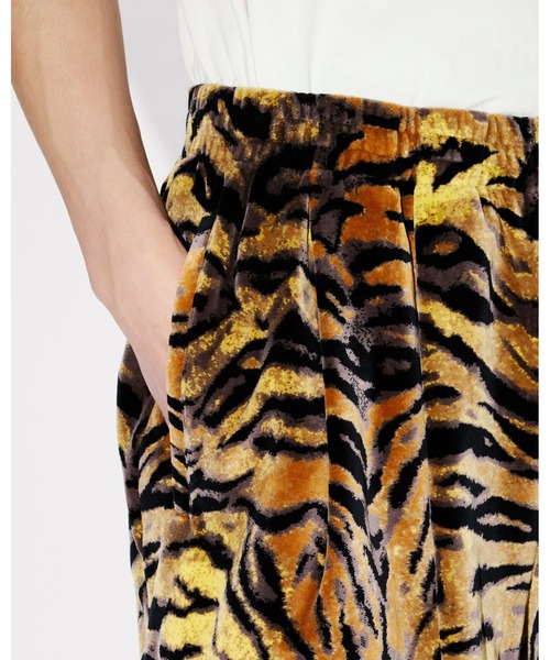 KENZO(ケンゾー)の「'KENZO Tiger' トラック ショートパンツ イン ベルベット ジャカード(その他パンツ・メンズ・イエロー系その他・MEDIUM/LARGE)」の4枚目の写真