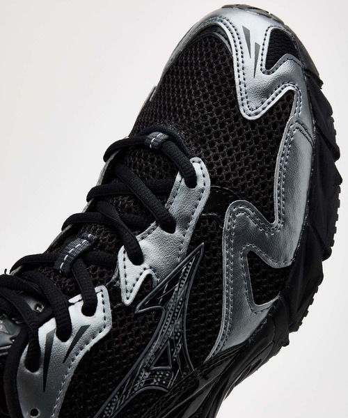 MIZUNO（ミズノ　）の「MIZUNO ミズノ WAVE RIDER 10 ウェーブ ライダー D1GA261601（スニーカー・メンズ・ブラック×グレー・27.5cm/26.5cm/24.5cm/23.5cm/28.0cm/27.0cm/26.0cm/25.0cm/24.0cm/23.0cm）」の5枚目の写真