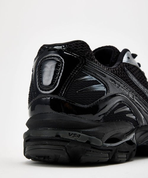 MIZUNO（ミズノ　）の「MIZUNO ミズノ WAVE RIDER 10 ウェーブ ライダー D1GA261601（スニーカー・メンズ・ブラック×グレー・27.5cm/26.5cm/24.5cm/23.5cm/28.0cm/27.0cm/26.0cm/25.0cm/24.0cm/23.0cm）」の7枚目の写真