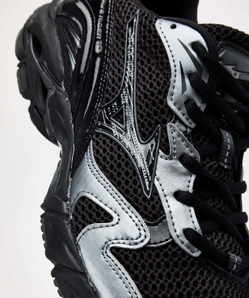 MIZUNO（ミズノ　）の「MIZUNO ミズノ WAVE RIDER 10 ウェーブ ライダー D1GA261601（スニーカー・メンズ・ブラック×グレー・27.5cm/26.5cm/24.5cm/23.5cm/28.0cm/27.0cm/26.0cm/25.0cm/24.0cm/23.0cm）」の4枚目の写真