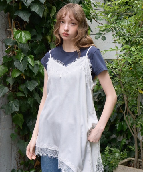 Birthday room(バースデイルーム)の「レースサテンアシメキャミOP/Lace satin asymmetrical camisole dress(ワンピース・レディース・オフホワイト/ブラック・FREE)」の4枚目の写真