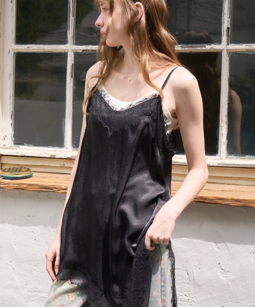 Birthday room(バースデイルーム)の「レースサテンアシメキャミOP/Lace satin asymmetrical camisole dress(ワンピース・レディース・オフホワイト/ブラック・FREE)」の15枚目の写真