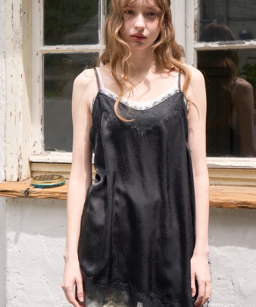 Birthday room(バースデイルーム)の「レースサテンアシメキャミOP/Lace satin asymmetrical camisole dress(ワンピース・レディース・オフホワイト/ブラック・FREE)」の14枚目の写真