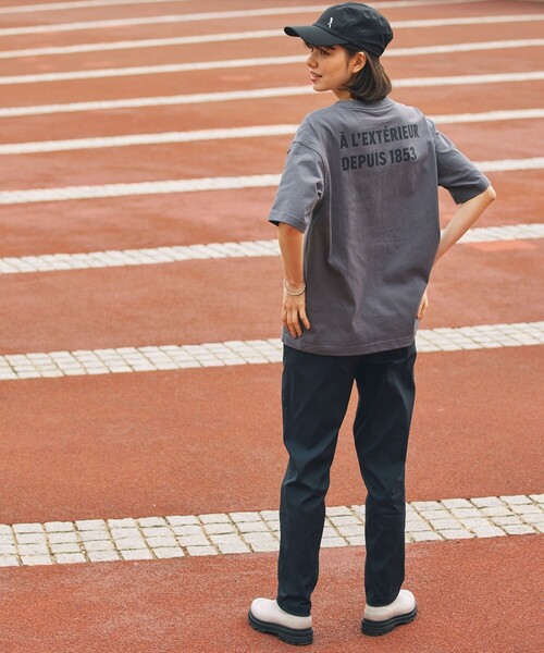 AIGLE（エーグル）の「AIGLE オーバーサイズバックプリントロゴ 半袖Tシャツ（Tシャツ/カットソー・メンズ・パープル/ベージュ/チャコール/ホワイト/ダークグリーン/グレイッシュブルー・M/L/XS/S/XXS）」の9枚目の写真