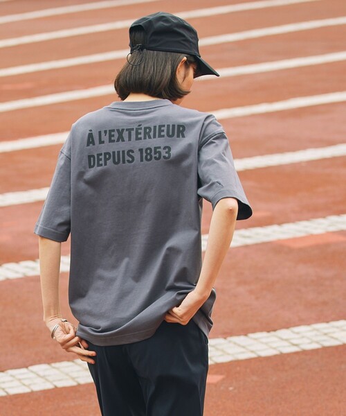 AIGLE（エーグル）の「AIGLE オーバーサイズバックプリントロゴ 半袖Tシャツ（Tシャツ/カットソー・メンズ・パープル/ベージュ/チャコール/ホワイト/ダークグリーン/グレイッシュブルー・M/L/XS/S/XXS）」の11枚目の写真