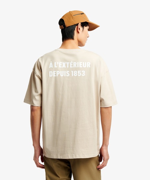 AIGLE（エーグル）の「AIGLE オーバーサイズバックプリントロゴ 半袖Tシャツ（Tシャツ/カットソー・メンズ・パープル/ベージュ/チャコール/ホワイト/ダークグリーン/グレイッシュブルー・M/L/XS/S/XXS）」の3枚目の写真