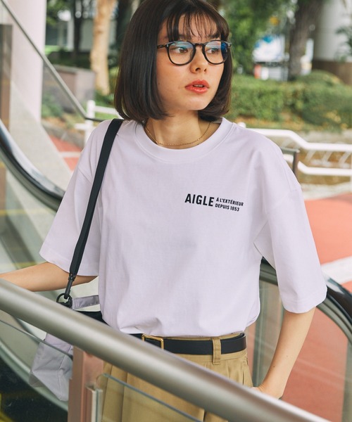 AIGLE（エーグル）の「AIGLE オーバーサイズバックプリントロゴ 半袖Tシャツ（Tシャツ/カットソー・メンズ・パープル/ベージュ/チャコール/ホワイト/ダークグリーン/グレイッシュブルー・M/L/XS/S/XXS）」の2枚目の写真