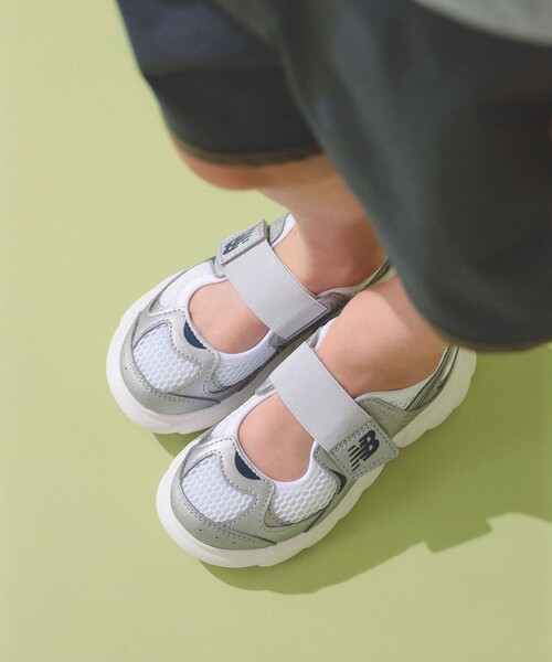 NEW BALANCE(ニューバランス)の「New Balance / 230 Hook and Loop(17~21cm)(サンダル・キッズ・ブラック/シルバー・17/18/19/20/21)」の13枚目の写真