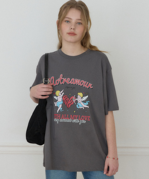 OURHOPE(アワーホープ)の「エンジェルグラフィックTシャツ - チャコール(Tシャツ/カットソー・レディース・チャコールグレー・ONE)」の2枚目の写真