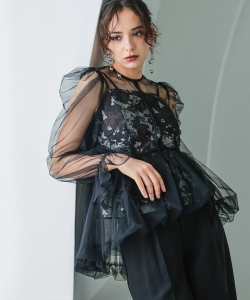 Callarus(カラルス)の「3点セットパンツドレス(バルーンチュールブラウス+ジャガードペプラムキャミ+パンツ)〔Callarus〕(パンツドレス・レディース・ブラック系/ネイビー系・LL/L/M)」の2枚目の写真
