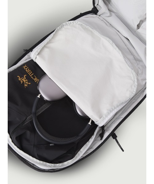 WEXLEY(ウェクスレイ)の「TWL STRUCTURED / 30L Multifunction Pack(ビジネスバッグ・メンズ・ブラック・ONE SIZE)」の10枚目の写真