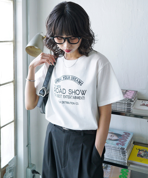 Chillfar(チルファー)の「アソートロゴデザインTシャツ(Tシャツ/カットソー・レディース・ホワイト系/ホワイト系1/ホワイト系2/レッド系/レッド系1/ネイビー系3/ブラウン系1/ブルー/ネイビー系/ホワイト系3/チャコール/イエロー/イエロー系/ブルー系/イエロー系1/ブルー系1/ホワイト/レッド/ネイビー系1/ブラウン/ホワイト系4・FREE)」の3枚目の写真