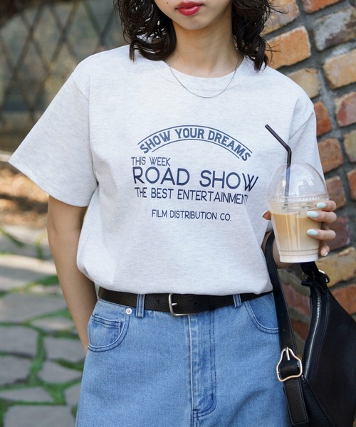 Chillfar(チルファー)の「アソートロゴデザインTシャツ(Tシャツ/カットソー・レディース・ホワイト系/ホワイト系1/ホワイト系2/レッド系/レッド系1/ネイビー系3/ブラウン系1/ブルー/ネイビー系/ホワイト系3/チャコール/イエロー/イエロー系/ブルー系/イエロー系1/ブルー系1/ホワイト/レッド/ネイビー系1/ブラウン/ホワイト系4・FREE)」の4枚目の写真