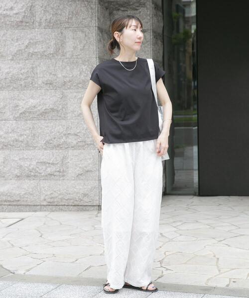 ITEMS URBANRESEARCH(アイテムズ アーバンリサーチ)の「『接触冷感/UVカット』クルーネックノースリTシャツ(Tシャツ/カットソー・レディース・ブラック/ライトブラウン/ホワイト/ホワイト系その他・FREE)」の12枚目の写真