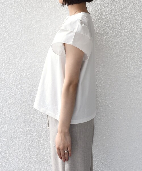 SHIPS Colors(シップス カラーズ)の「【WEB限定】SHIPS Colors:〈手洗い可能〉異素材 フリルスリーブ カットソー◇(Tシャツ/カットソー・レディース・ブラック/イエロー/オフホワイト・ONE SIZE)」の5枚目の写真