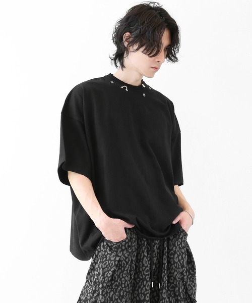 minsobi(ミンソビ)の「ネックピアス アイルレットデザイン ワイドクロップドTシャツ(Tシャツ/カットソー・メンズ・ブラック・FREE)」の16枚目の写真