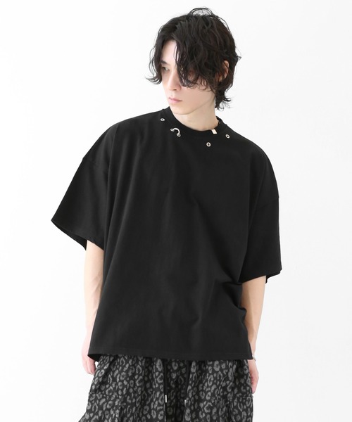 minsobi(ミンソビ)の「ネックピアス アイルレットデザイン ワイドクロップドTシャツ(Tシャツ/カットソー・メンズ・ブラック・FREE)」の18枚目の写真