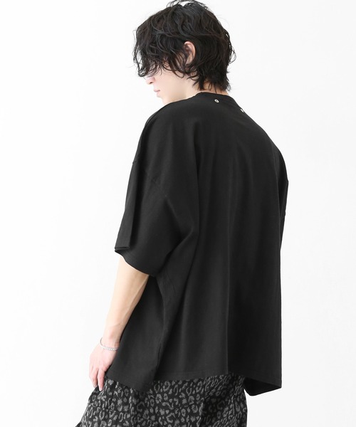 minsobi(ミンソビ)の「ネックピアス アイルレットデザイン ワイドクロップドTシャツ(Tシャツ/カットソー・メンズ・ブラック・FREE)」の20枚目の写真