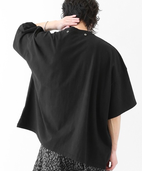 minsobi(ミンソビ)の「ネックピアス アイルレットデザイン ワイドクロップドTシャツ(Tシャツ/カットソー・メンズ・ブラック・FREE)」の21枚目の写真