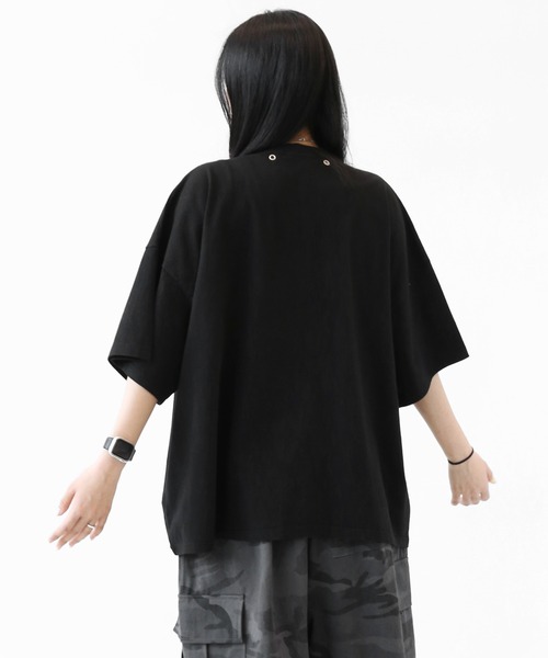minsobi(ミンソビ)の「ネックピアス アイルレットデザイン ワイドクロップドTシャツ(Tシャツ/カットソー・メンズ・ブラック・FREE)」の22枚目の写真