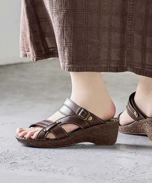 Fashion Letter（ファッションレター）の「日本製 2wayダブルベルト ヴィーガンレザー ウェッジサボサンダル 痛くないサンダル（サンダル・レディース・ダークブラウン/ブロンズ/キャメル/ブルー/ブラック・LL/L/M/S）」の15枚目の写真