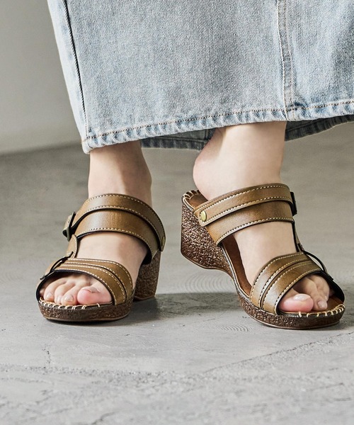 Fashion Letter（ファッションレター）の「日本製 2wayダブルベルト ヴィーガンレザー ウェッジサボサンダル 痛くないサンダル（サンダル・レディース・ダークブラウン/ブロンズ/キャメル/ブルー/ブラック・LL/L/M/S）」の20枚目の写真