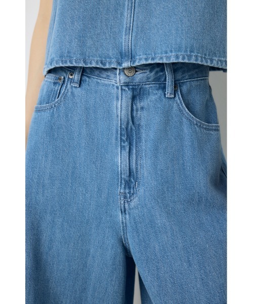 AZUL by moussy（アズールバイマウジー）の「【サイズ,身長別画像あり】【セットアップ対応】AZUL DENIM 甘撚りハーフパンツ　春服　夏服　デニム　大人カジュアル（デニムパンツ・レディース・ライトブルー/ワンウォッシュ・SMALL/MEDIUM）」の7枚目の写真