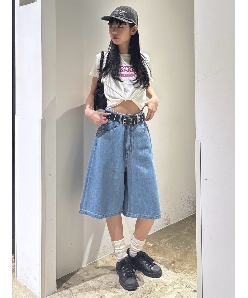 AZUL by moussy（アズールバイマウジー）の「【サイズ,身長別画像あり】【セットアップ対応】AZUL DENIM 甘撚りハーフパンツ　春服　夏服　デニム　大人カジュアル（デニムパンツ・レディース・ライトブルー/ワンウォッシュ・SMALL/MEDIUM）」の22枚目の写真