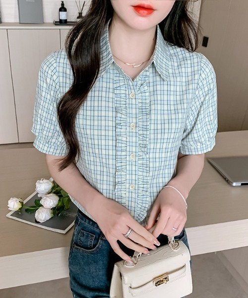 LUCPY(ラクピー)の「チェック柄フリルシャツ 半袖 フェミニン トップス(その他トップス・レディース・グリーン/ブラウン・X-LARGE/LARGE/MEDIUM/SMALL)」の2枚目の写真