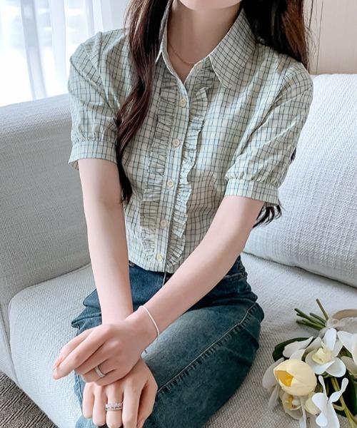 LUCPY(ラクピー)の「チェック柄フリルシャツ 半袖 フェミニン トップス(その他トップス・レディース・グリーン/ブラウン・X-LARGE/LARGE/MEDIUM/SMALL)」の5枚目の写真