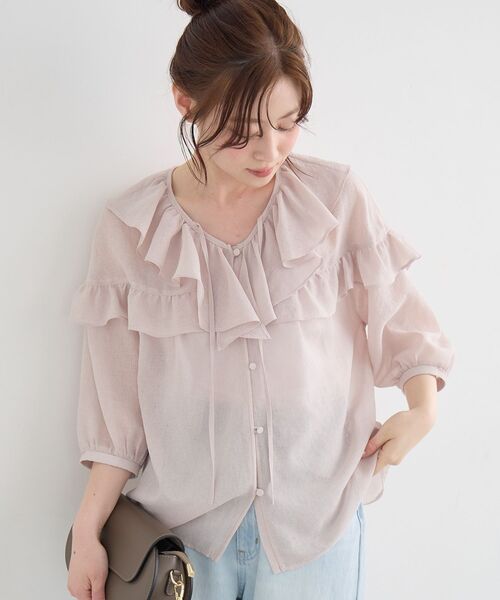 le.coeur blanc（ルクールブラン）の「Vネックダブルフリルブラウス（シャツ/ブラウス・レディース・ネイビー/ピンクベージュ/オフホワイト・38）」の3枚目の写真