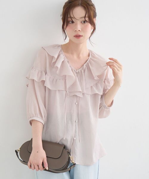 le.coeur blanc（ルクールブラン）の「Vネックダブルフリルブラウス（シャツ/ブラウス・レディース・ネイビー/ピンクベージュ/オフホワイト・38）」の9枚目の写真