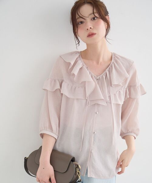 le.coeur blanc（ルクールブラン）の「Vネックダブルフリルブラウス（シャツ/ブラウス・レディース・ネイビー/ピンクベージュ/オフホワイト・38）」の12枚目の写真