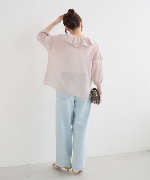 le.coeur blanc（ルクールブラン）の「Vネックダブルフリルブラウス（シャツ/ブラウス・レディース・ネイビー/ピンクベージュ/オフホワイト・38）」の16枚目の写真