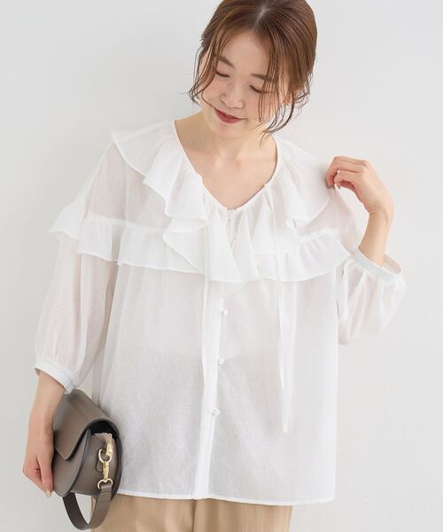le.coeur blanc（ルクールブラン）の「Vネックダブルフリルブラウス（シャツ/ブラウス・レディース・ネイビー/ピンクベージュ/オフホワイト・38）」の19枚目の写真