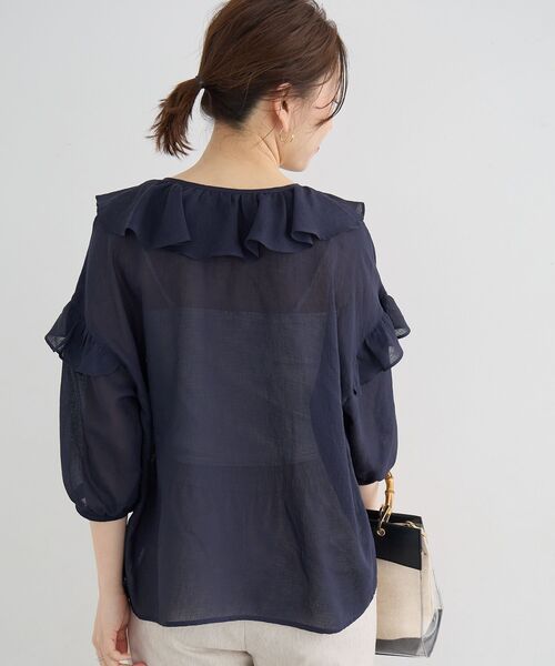 le.coeur blanc(ルクールブラン)の「Vネックダブルフリルブラウス(シャツ/ブラウス・レディース・ネイビー/ピンクベージュ/オフホワイト・38)」の6枚目の写真