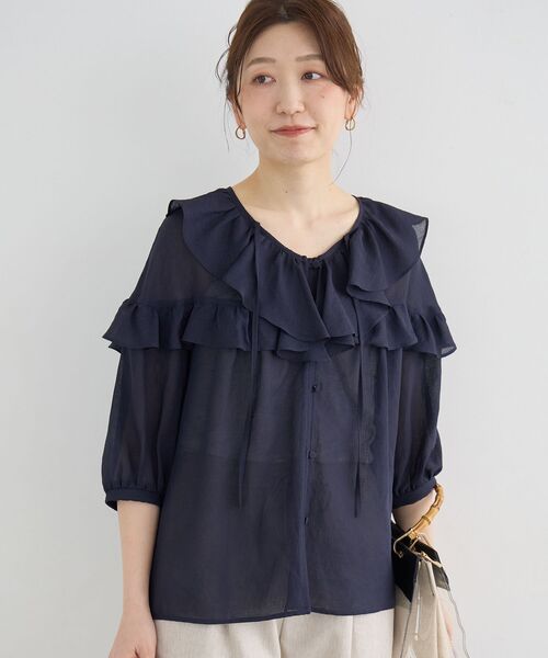 le.coeur blanc(ルクールブラン)の「Vネックダブルフリルブラウス(シャツ/ブラウス・レディース・ネイビー/ピンクベージュ/オフホワイト・38)」の7枚目の写真