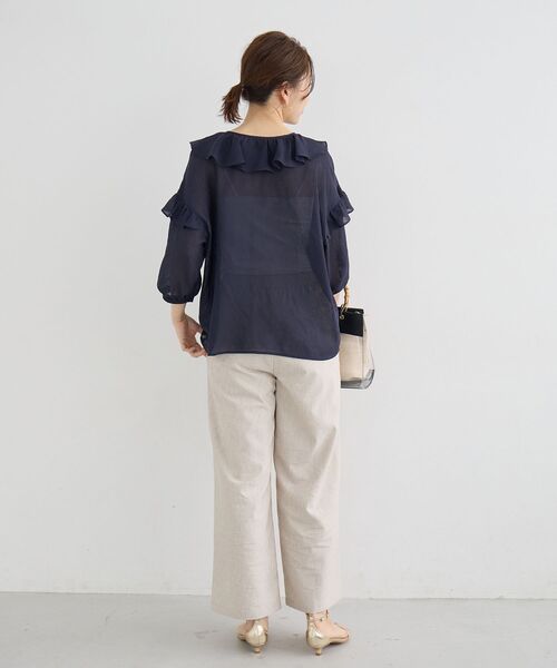 le.coeur blanc(ルクールブラン)の「Vネックダブルフリルブラウス(シャツ/ブラウス・レディース・ネイビー/ピンクベージュ/オフホワイト・38)」の9枚目の写真