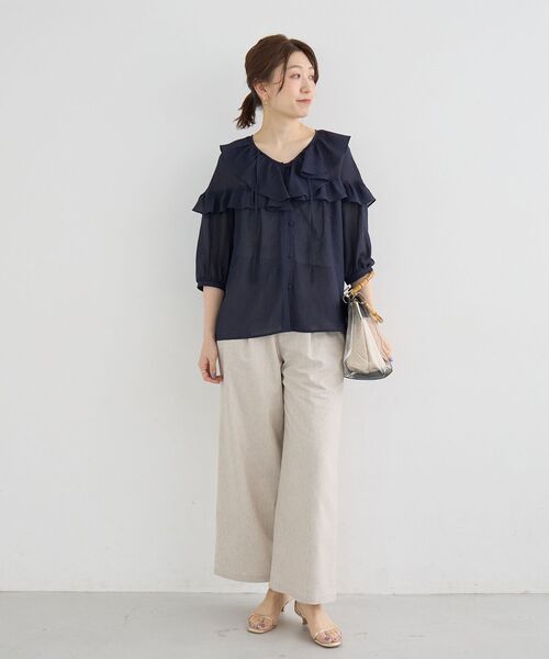 le.coeur blanc(ルクールブラン)の「Vネックダブルフリルブラウス(シャツ/ブラウス・レディース・ネイビー/ピンクベージュ/オフホワイト・38)」の10枚目の写真