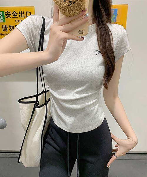 LAFFMO(ラフモ)の「リボン刺繍 サイドギャザーTシャツ(Tシャツ/カットソー・レディース・イエロー/グレー/パープル/ホワイト/ブルー・F)」の12枚目の写真
