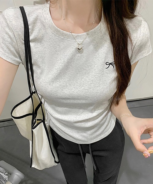 LAFFMO(ラフモ)の「リボン刺繍 サイドギャザーTシャツ(Tシャツ/カットソー・レディース・イエロー/グレー/パープル/ホワイト/ブルー・F)」の15枚目の写真