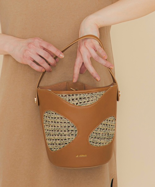 LE VERNIS(ル・ベルニ)の「LE VERNIS(ル・ベルニ)Hole digging bucket bag(ハンドバッグ・レディース・ブラウン/ブラック・FREE)」の2枚目の写真