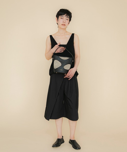 LE VERNIS(ル・ベルニ)の「LE VERNIS(ル・ベルニ)Hole digging bucket bag(ハンドバッグ・レディース・ブラウン/ブラック・FREE)」の5枚目の写真