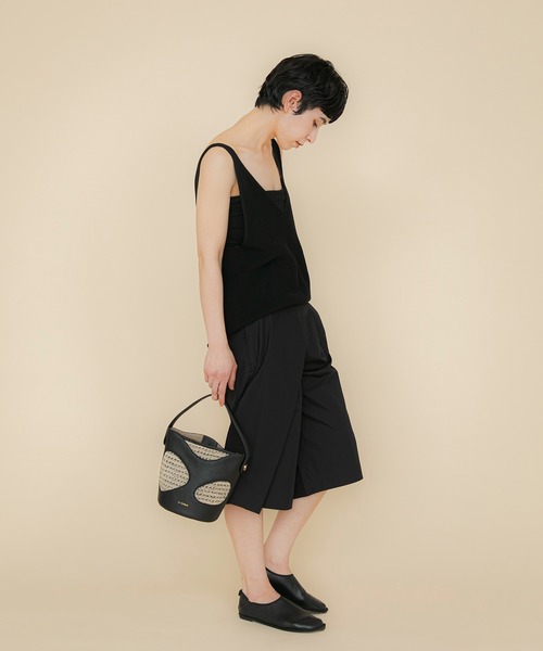 LE VERNIS(ル・ベルニ)の「LE VERNIS(ル・ベルニ)Hole digging bucket bag(ハンドバッグ・レディース・ブラウン/ブラック・FREE)」の6枚目の写真