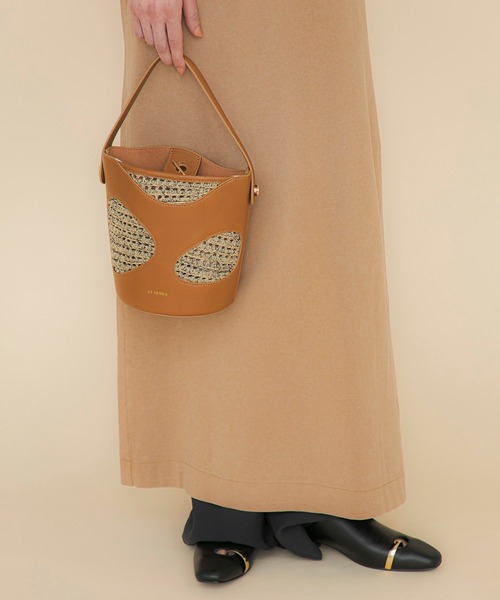 LE VERNIS(ル・ベルニ)の「LE VERNIS(ル・ベルニ)Hole digging bucket bag(ハンドバッグ・レディース・ブラウン/ブラック・FREE)」の8枚目の写真