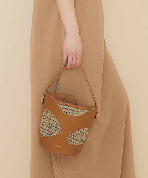 LE VERNIS(ル・ベルニ)の「LE VERNIS(ル・ベルニ)Hole digging bucket bag(ハンドバッグ・レディース・ブラウン/ブラック・FREE)」の12枚目の写真