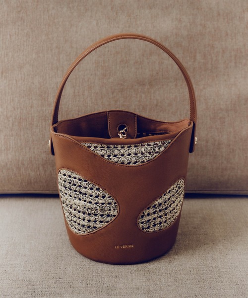 LE VERNIS(ル・ベルニ)の「LE VERNIS(ル・ベルニ)Hole digging bucket bag(ハンドバッグ・レディース・ブラウン/ブラック・FREE)」の3枚目の写真